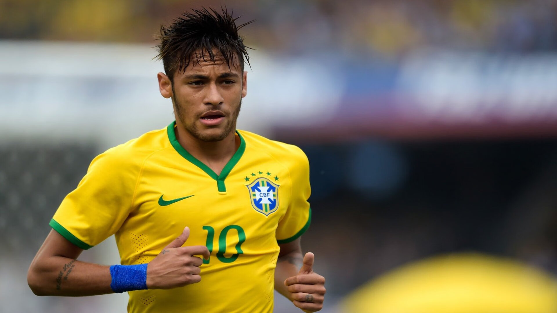 西甲高光瞬间：突破、任意球、悬念不断，历年西甲用球